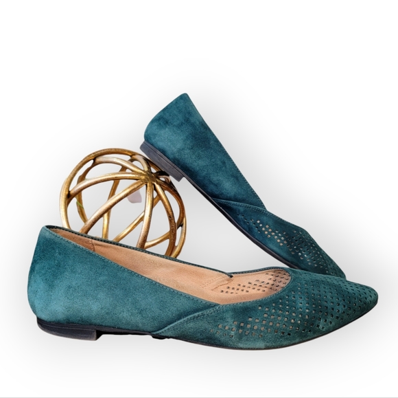 Vionic Shoes - Vionic Green Suede Perforated Posey Pointed Toe Flats Size 8